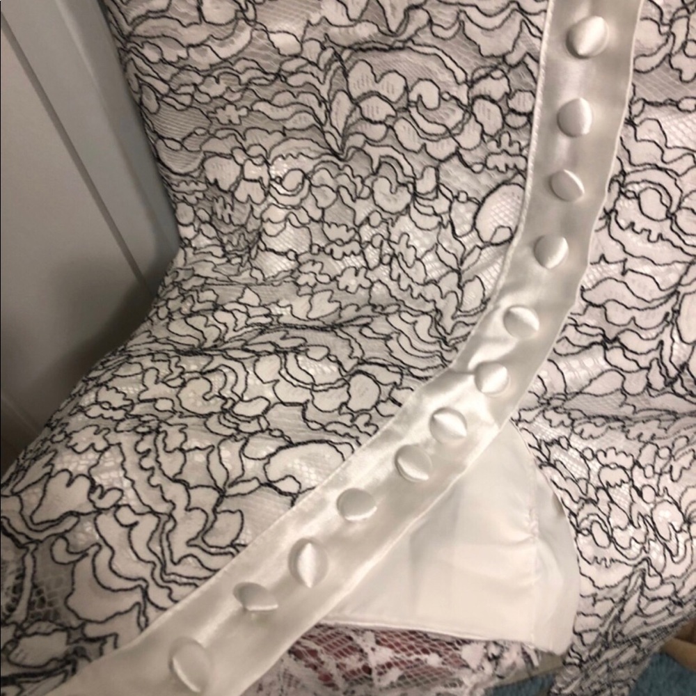 Formal dresses - Picture 7 of 8